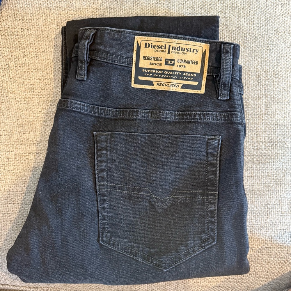 NWT Diesel Men's Dark Gray Relaxed Jeans